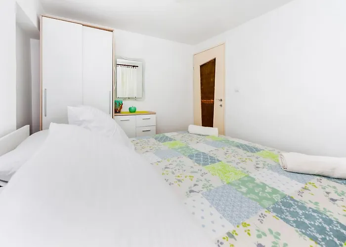 Apartment Pino Bale