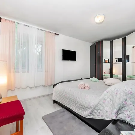 Apartment Pino *