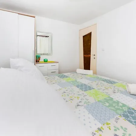 Apartment Pino Bale